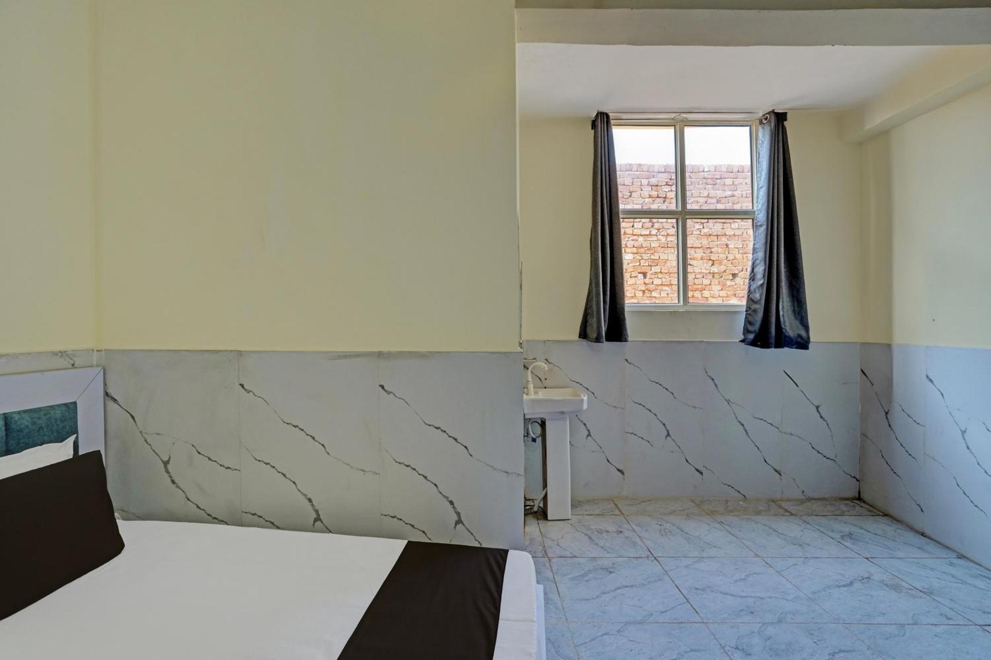 Hotel O Abhinav Hotel Noida Ngoại thất bức ảnh