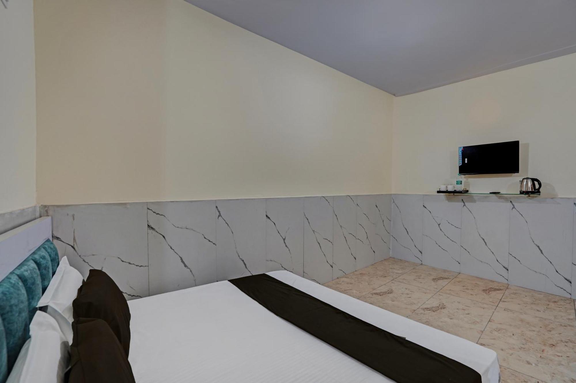 Hotel O Abhinav Hotel Noida Ngoại thất bức ảnh